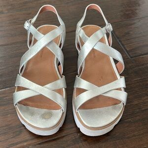 Silver sandals, Gentle Souls
